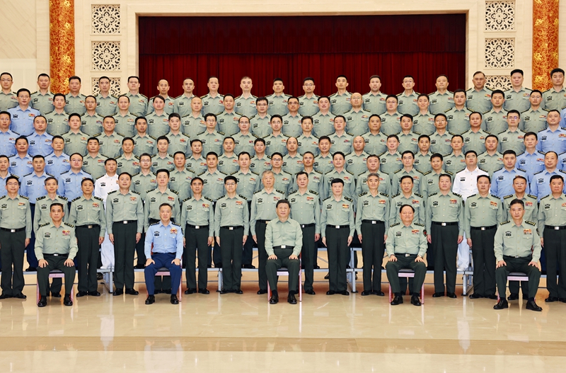 5月22日至24日，中共中央總書記、國家主席、中央軍委主席習近平在山東考察。這是23日上午，習近平在濟南親切接見駐濟南部隊上校以上領導干部，代表黨中央和中央軍委向駐濟南部隊全體官兵致以誠摯問候。